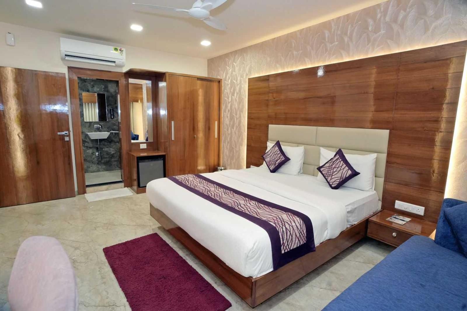 Hotel O The Kia Residency Hotel And Banquet Ahmedabad Exterior photo