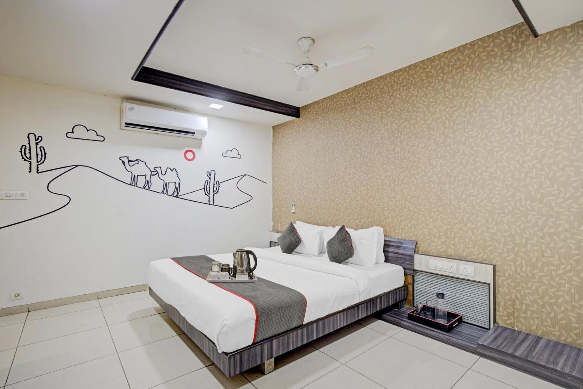 Hotel O The Kia Residency Hotel And Banquet Ahmedabad Exterior photo