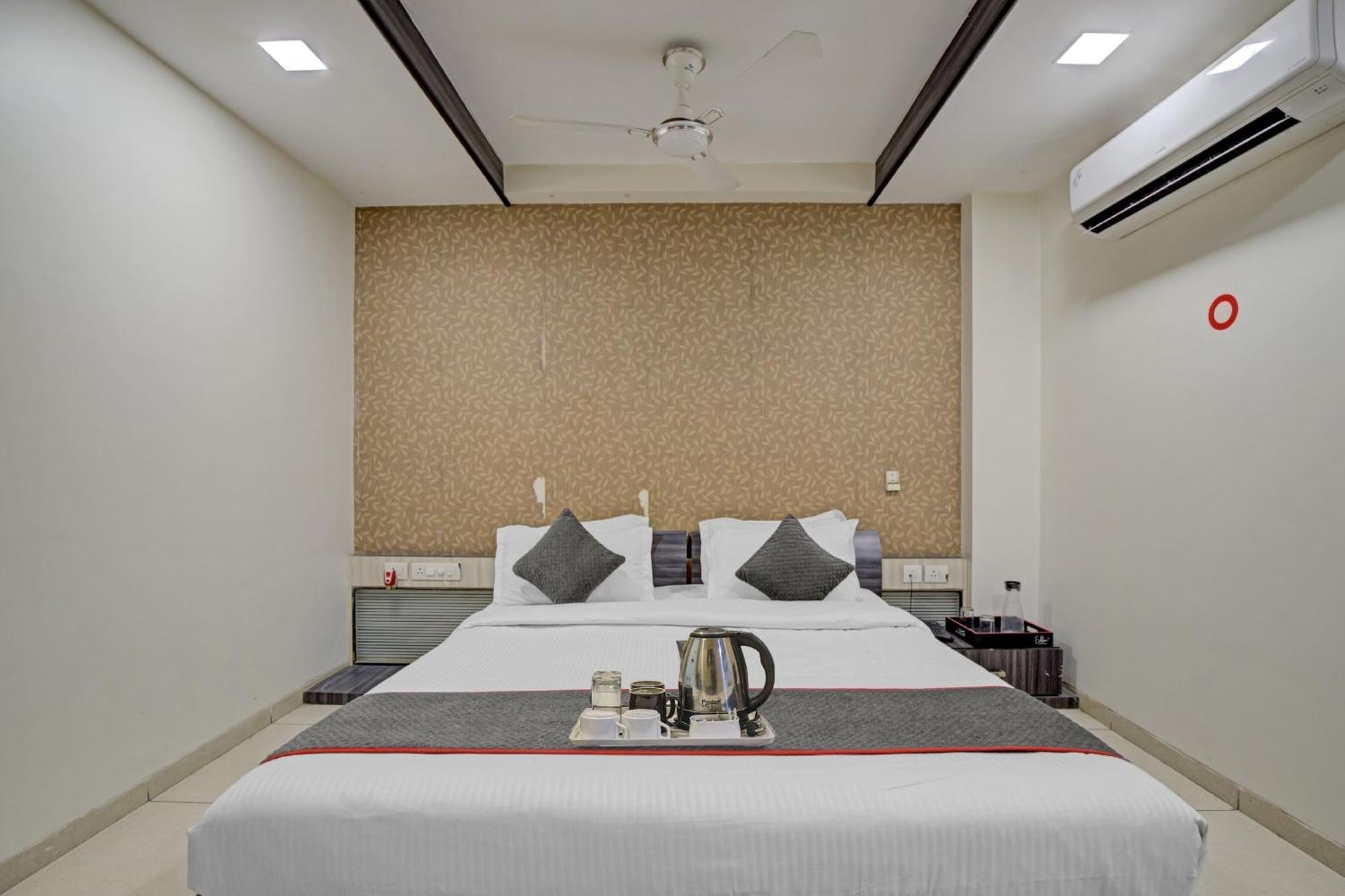 Hotel O The Kia Residency Hotel And Banquet Ahmedabad Exterior photo
