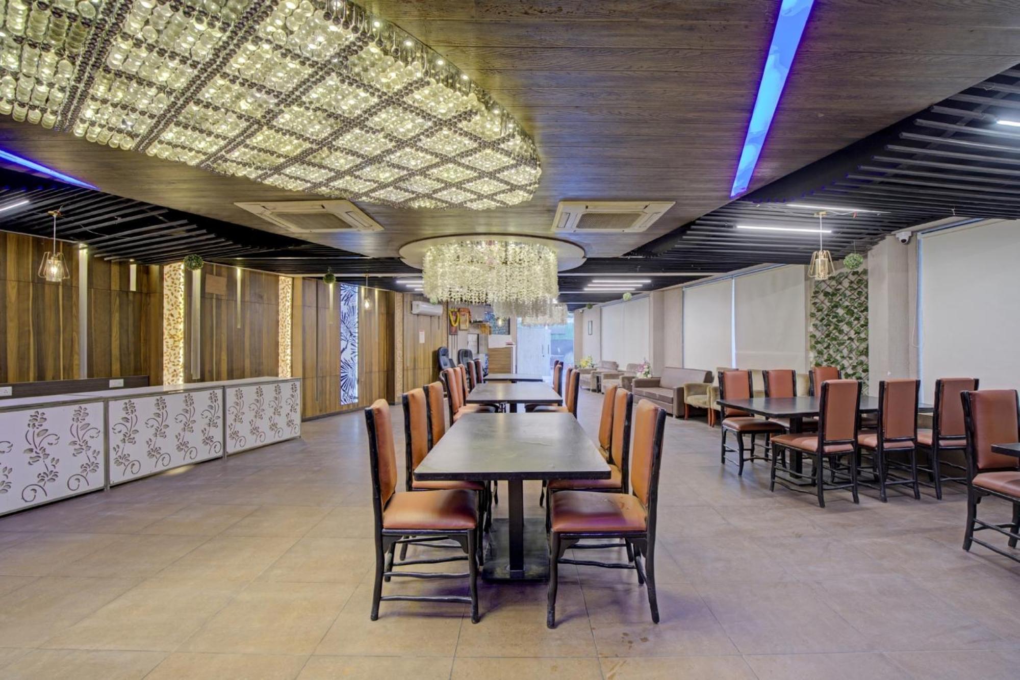 Hotel O The Kia Residency Hotel And Banquet Ahmedabad Exterior photo