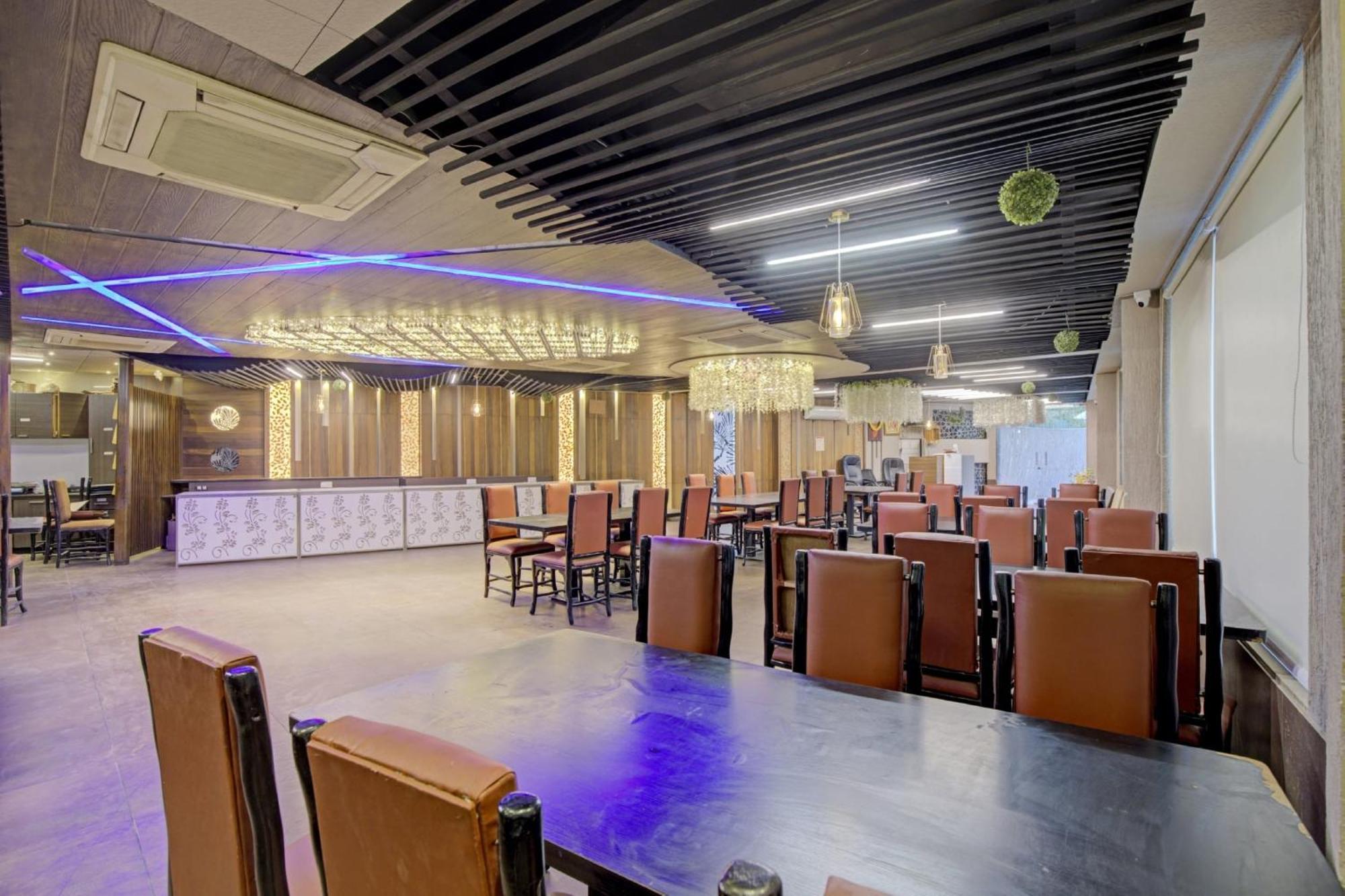 Hotel O The Kia Residency Hotel And Banquet Ahmedabad Exterior photo